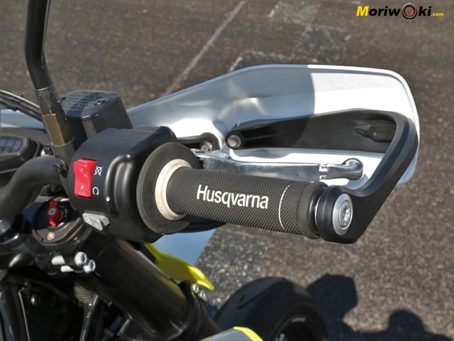 Prueba Husqvarna 701 Supermoto Protector Mano Prueba Husqvarna 701 Supermoto Protector Mano
