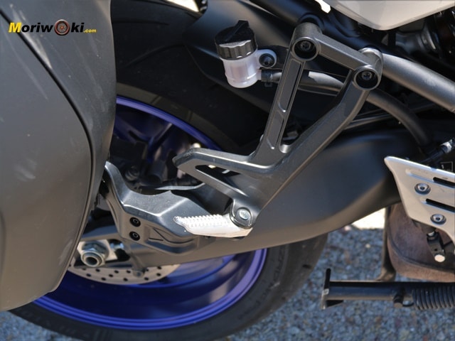 Prueba a fondo Yamaha Tracer 9 GT estribera pasajero Prueba a fondo Yamaha Tracer 9 GT estribera pasajero
