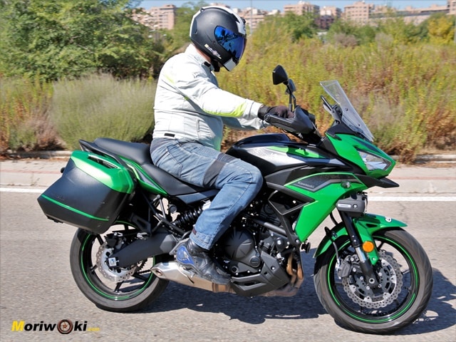 Prueba a fondo Kawasaki Versys 650 2022 postura Prueba a fondo Kawasaki Versys 650 2022 postura