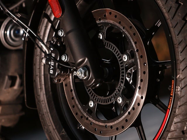 Royal_Enfield_HNTR350 Disco delantero