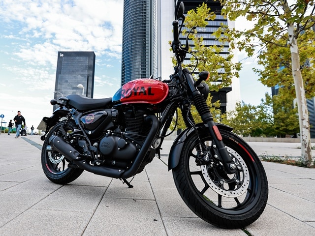 Royal_Enfield_HNTR350 Planta roja