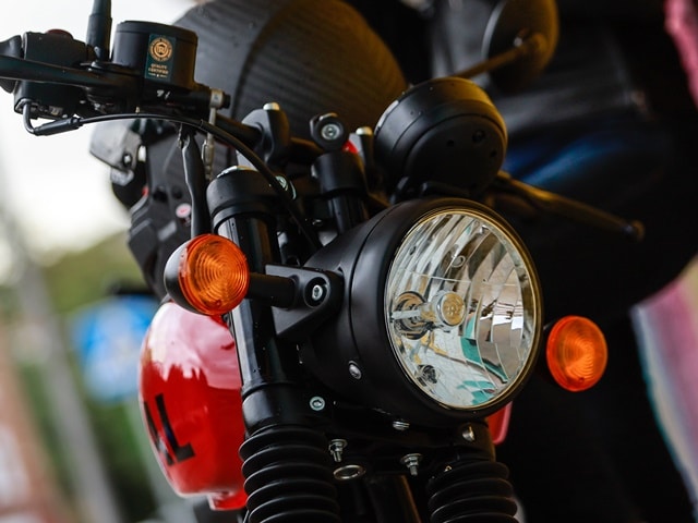 Royal_Enfield_HNTR350 iluminacion
