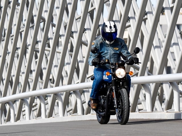 Royal_Enfield_HNTR350 prueba moriwoki arte de fondo