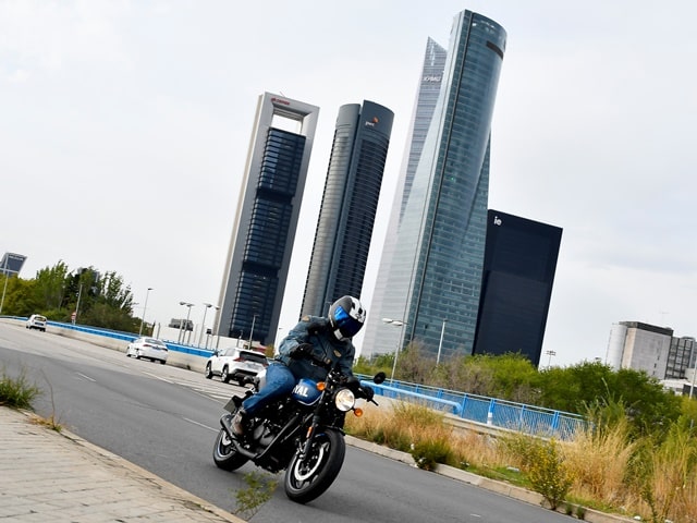 Royal_Enfield_HNTR350 prueba moriwoki con las torres