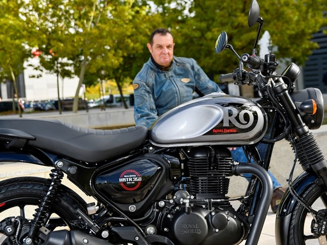 Royal_Enfield_HNTR350 prueba moriwoki en primer plano