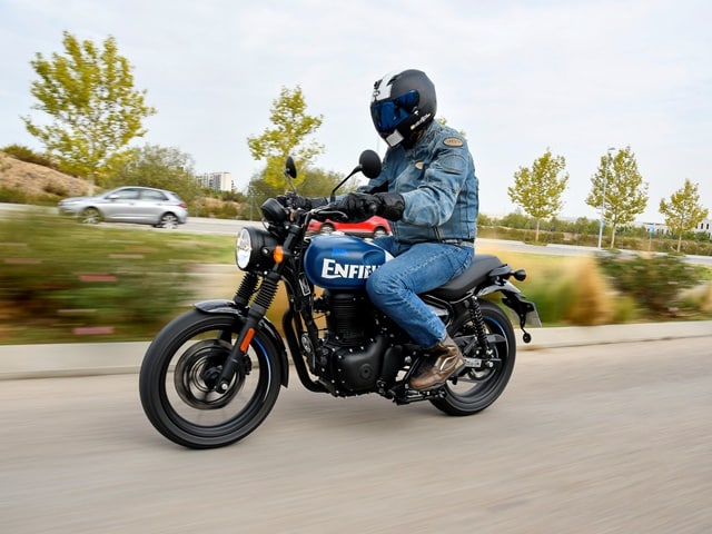 Royal_Enfield_HNTR350 prueba moriwoki por la ciudad