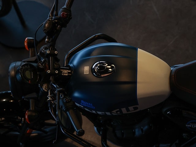 Royal_Enfield_HNTR350_ambiente-11