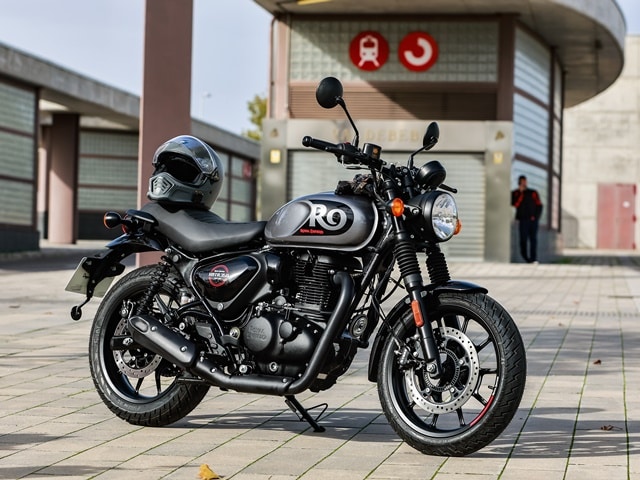 Royal_Enfield_HNTR350_estatico-84