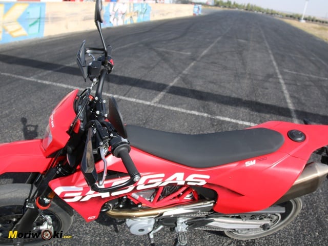 Prueba GasGas SM 700 asiento Prueba GasGas SM 700 asiento