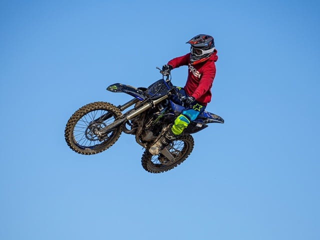 Prueba Yamaha YZ450F 2023 con Fran Garcia otra plegada