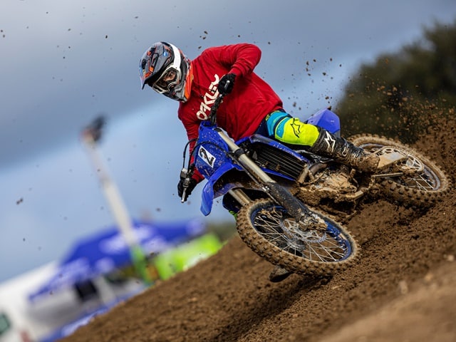 Prueba Yamaha YZ450F 2023 con Fran Garcia primer plano