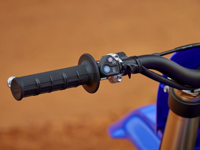 Prueba-Yamaha-YZ450F-2023-con-Fran-Garcia-pina