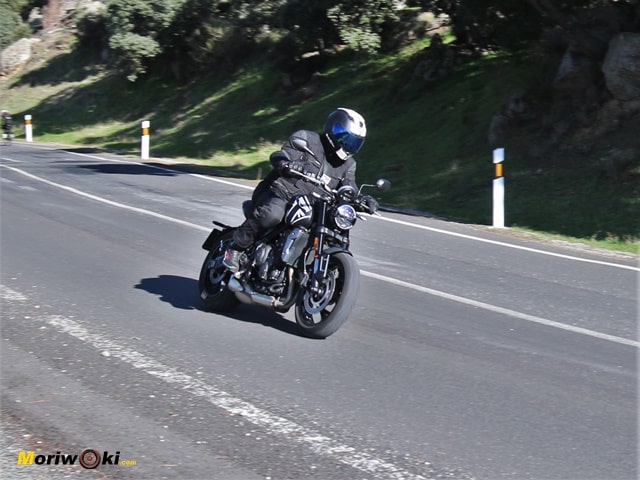Prueba a fondo Triumph Trident 660 Girando