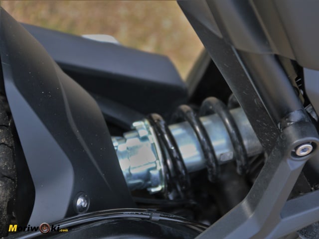 Prueba a fondo Triumph Trident 660 amortiguador