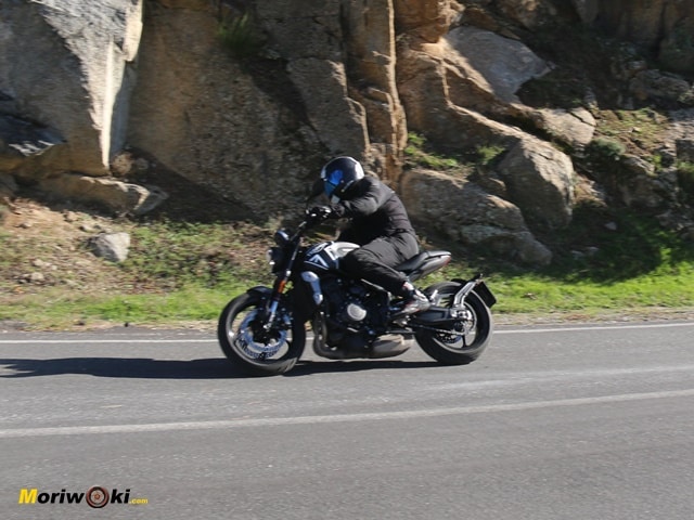 Prueba a fondo Triumph Trident 660 posicion