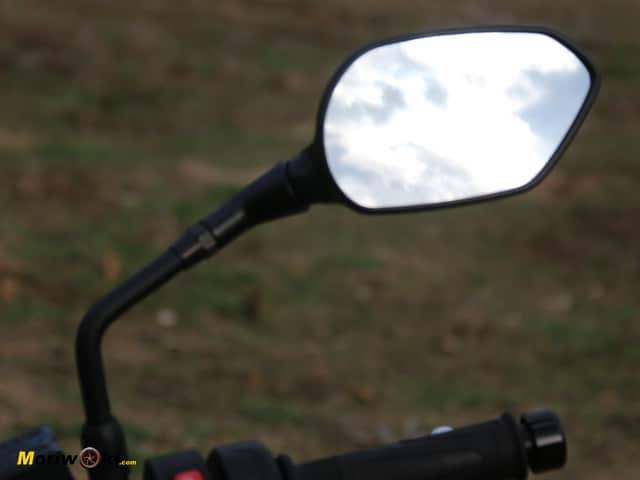Prueba a fondo Triumph Trident 660 retrovisor
