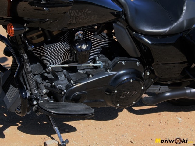 Harley-Davidson-Road-Glide-lado-motor. Harley-Davidson-Road-Glide-lado-motor.
