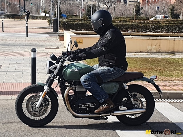 Prueba Brixton Cronwel 1200 posicion