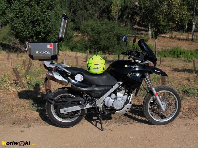 Comportamiento de la moto con baúl su altura