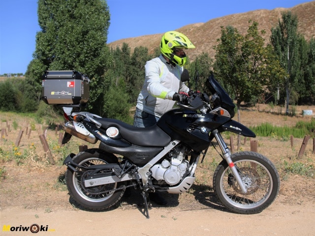 Comportamiento de la moto con baúl subir