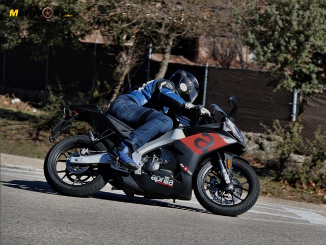 Para novatos en 125 Aprilia RS 125 Para novatos en 125 Aprilia RS 125