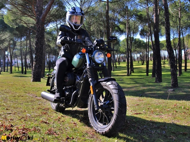 Para novatos en 125 Hyosung Aquila arrancando Para novatos en 125 Hyosung Aquila arrancando