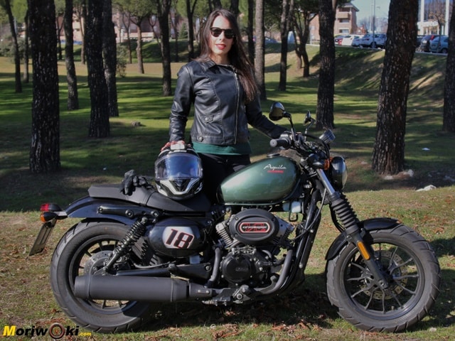 Para novatos en 125 Hyosung Aquila posando Para novatos en 125 Hyosung Aquila posando