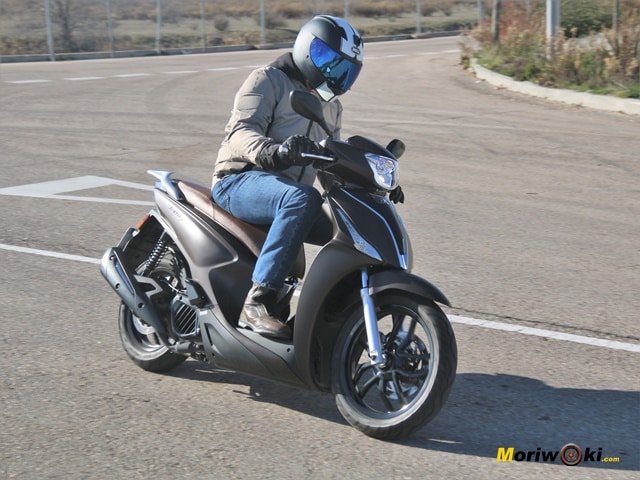 Para novatos en 125 Kymco People curva Para novatos en 125 Kymco People curva