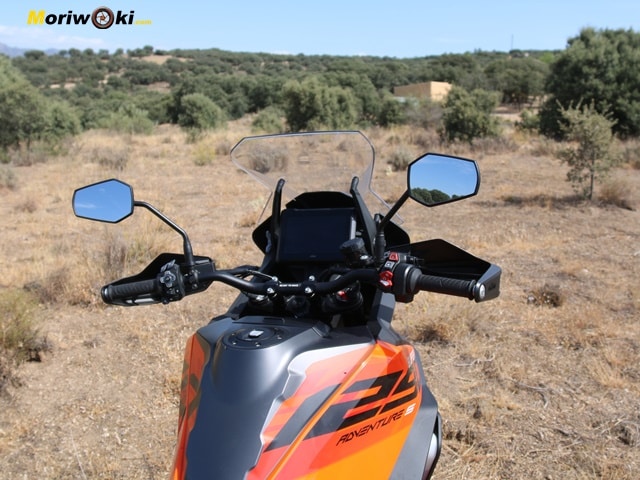 Prueba-KTM-1290-Super-Adventure-S-2023 Manillar