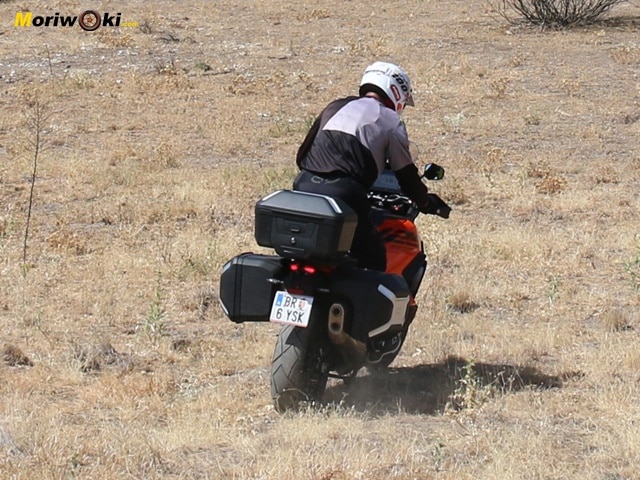 Prueba KTM 1290 Super Adventure S 2023 Trasera