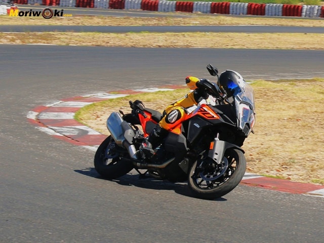 Prueba KTM 1290 Super Adventure S 2023 rapelando el gas
