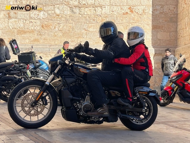 Harley Davidson Nightster 975 Las apariencias engañan con pasajero Harley Davidson Nightster 975 Las apariencias engañan con pasajero
