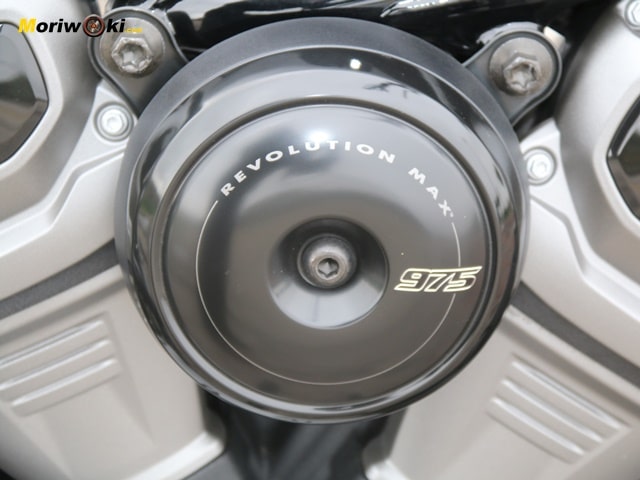Harley Davidson Nightster 975 Las apariencias engañan con pasajero Harley Davidson Nightster 975 Las apariencias engañan con pasajero