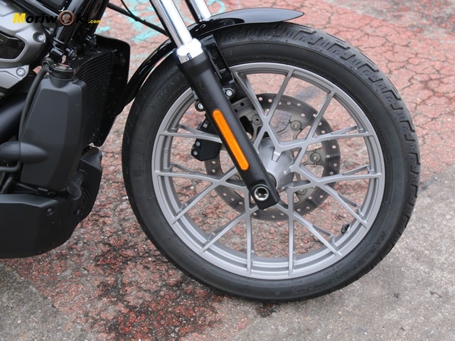 Harley Davidson Nightster 975 Las apariencias engañan llanta delantera Harley Davidson Nightster 975 Las apariencias engañan llanta delantera