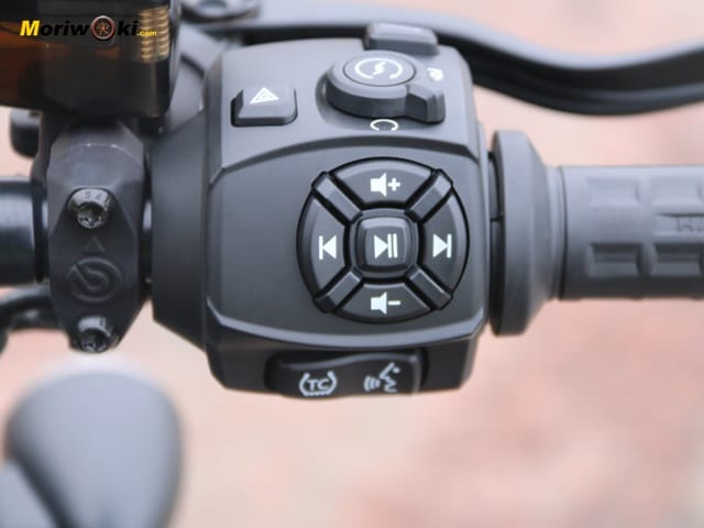 Harley Davidson Nightster 975 Las apariencias engañan piña derecha Harley Davidson Nightster 975 Las apariencias engañan piña derecha