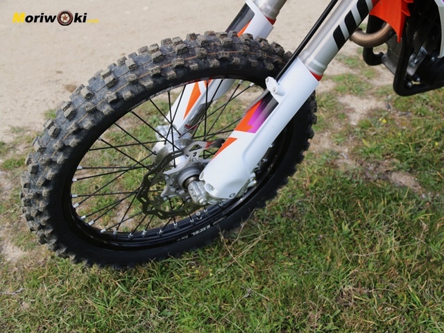 KTM 250 SX-F 2024 a fondo disco delantero