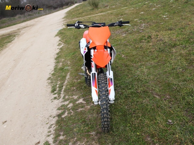 KTM 250 SX-F 2024 a fondo frente