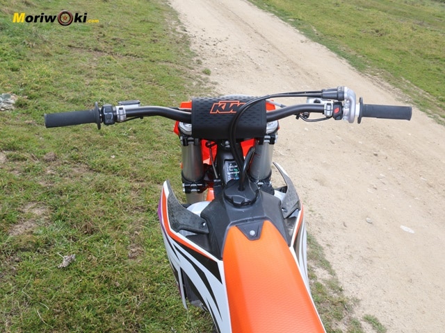 KTM 250 SX-F 2024 a fondo manillar