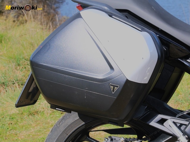 Triumph Tiger 660 Sport a fondo Portada maleta cerrada Triumph Tiger 660 Sport a fondo Portada maleta cerrada
