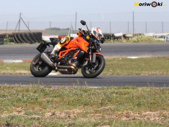 KTM 1390 Super Duke R Acelerar KTM 1390 Super Duke R Acelerar