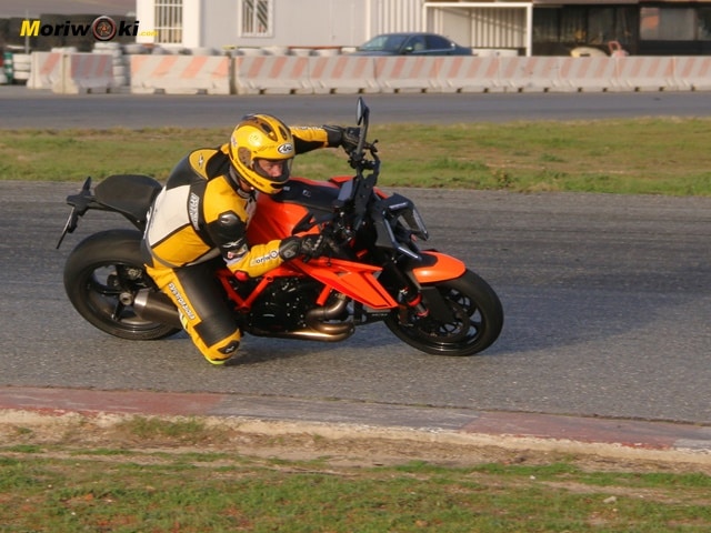 KTM 1390 Super Duke R Paso KTM 1390 Super Duke R Paso