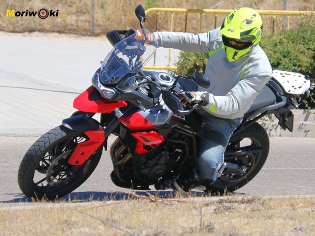 Prueba Triumph Tiger 850 Sport paso izquierda