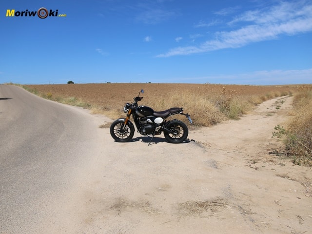 Prueba Triumph Scrambler 400 X campo carretera Prueba Triumph Scrambler 400 X campo carretera