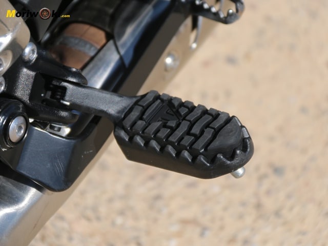 Prueba Triumph Scrambler 400 X estribera uno Prueba Triumph Scrambler 400 X estribera uno