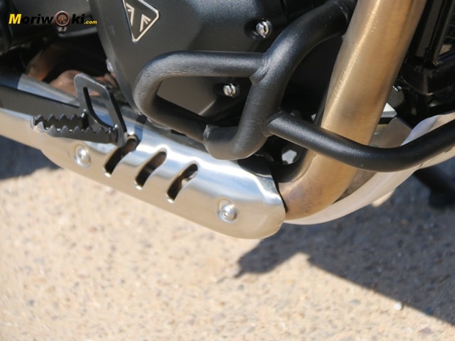 Prueba Triumph Scrambler 400 X protector Prueba Triumph Scrambler 400 X protector