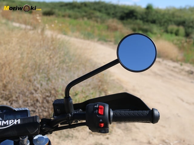 Prueba Triumph Scrambler 400 X retrovisor Prueba Triumph Scrambler 400 X retrovisor
