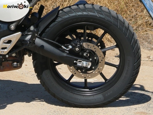 Prueba Triumph Scrambler 400 X rueda trasera Prueba Triumph Scrambler 400 X rueda trasera