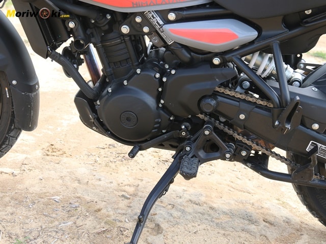 Prueba Royal Enfield Himalayan 450 Lado motor Prueba Royal Enfield Himalayan 450 Lado motor
